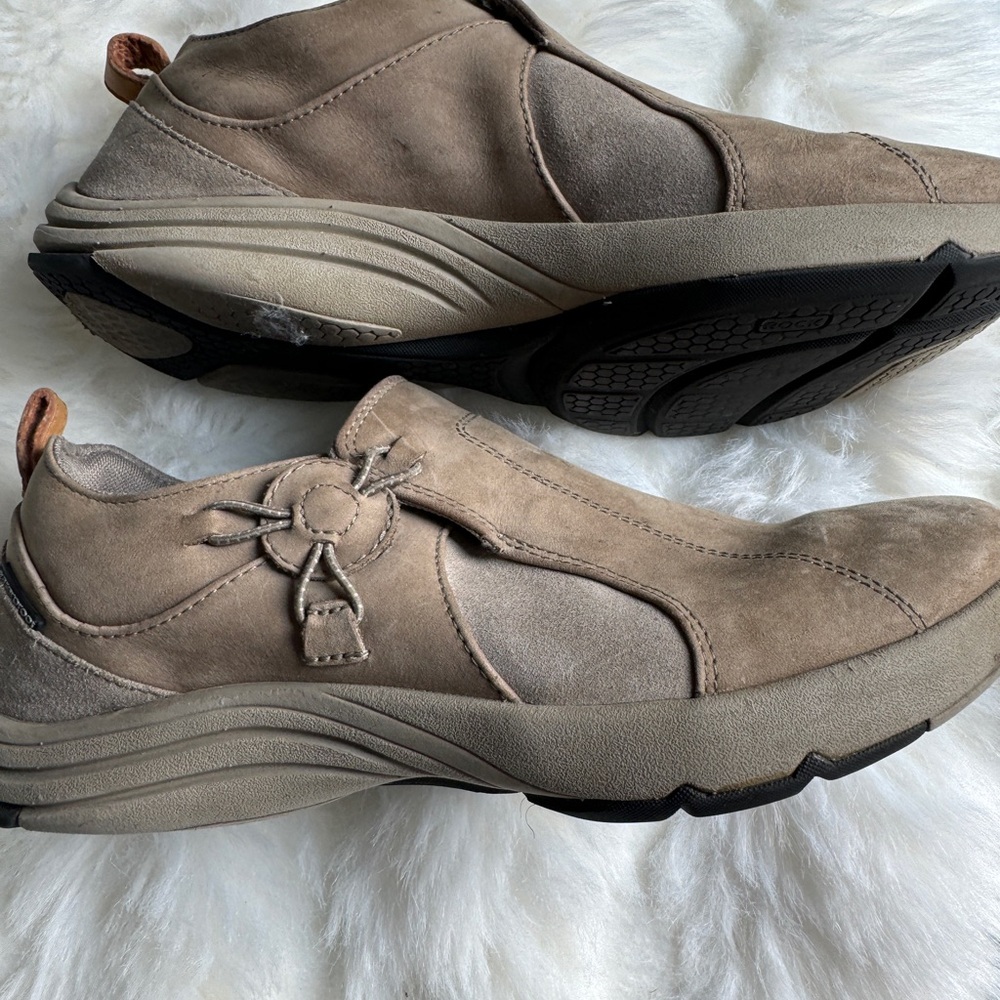 Clark’s WaveWalk light brown size 9